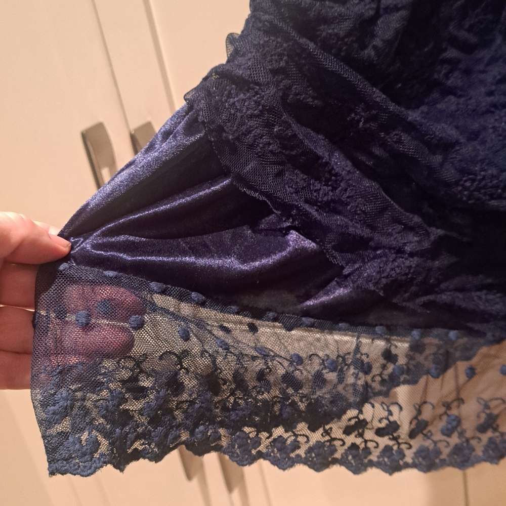 027- Molly Bracken Navy Lace Dress - Picture 5 of 7